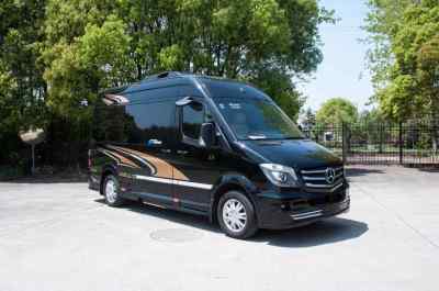 甘肅租車|蘭州自駕包車|甘肅旅游租車|甘肅商務(wù)租車奔馳商務(wù)九座費用多少？